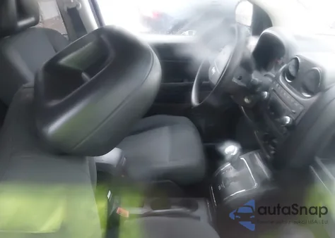 2009 Jeep Compass Sport z USA, uszkodzony, nr VIN 1J4FT47B69D217326